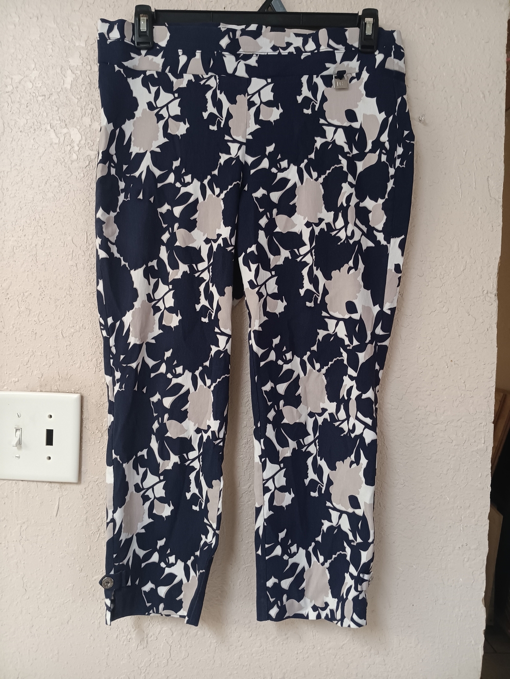 Rafaella Navy, White & Beige Floral Cropped Pants